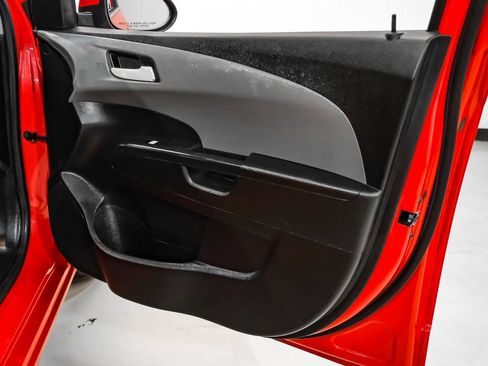 Used 2018 Chevrolet Sonic LT FWD image 41