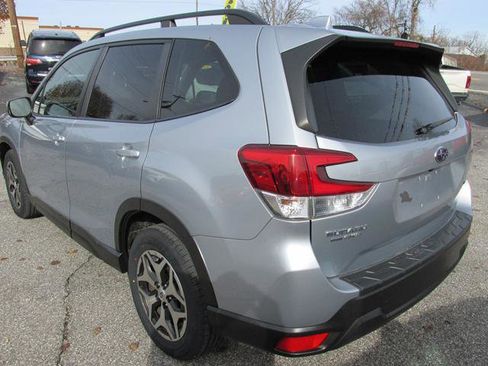 Used 2021 Subaru Forester Premium image 6