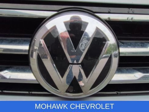 Used 2021 Volkswagen Tiguan SE FWD image 32