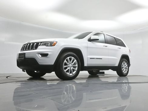 Used 2021 Jeep Grand Cherokee Laredo RWD image 43