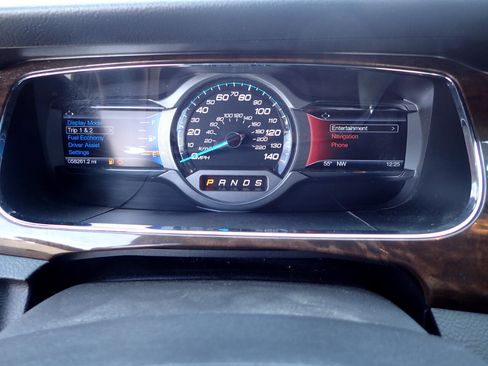 Used 2016 Ford Taurus Limited image 16