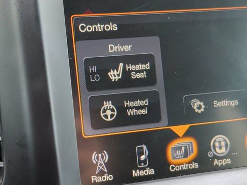Used 2018 Jeep Cherokee Latitude Plus w/ Cold Weather Group AWD/4WD image 27