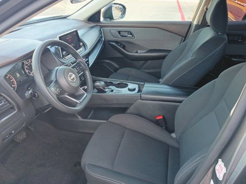 Used 2023 Nissan Rogue S image 9