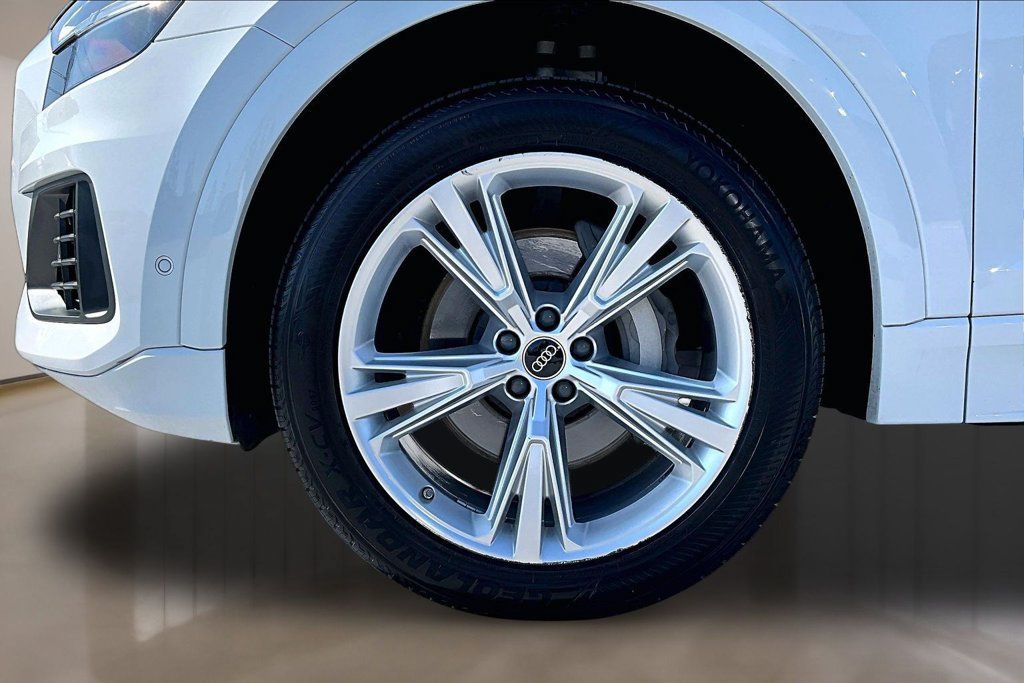Used 2022 Audi Q8 Premium AWD/4WD image 32