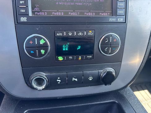Used 2008 GMC Sierra 2500 SLT w/ Sun And Navigation Package AWD/4WD image 17