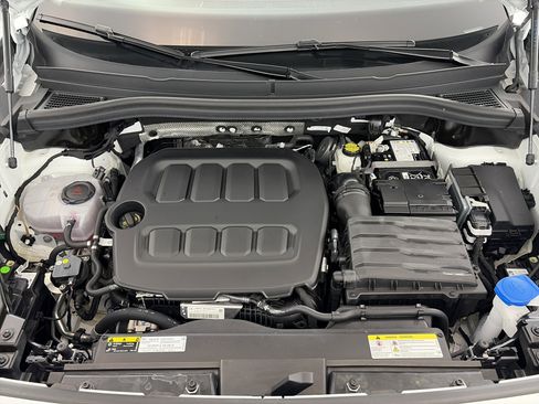 Used 2025 Volkswagen Tiguan SE image 11