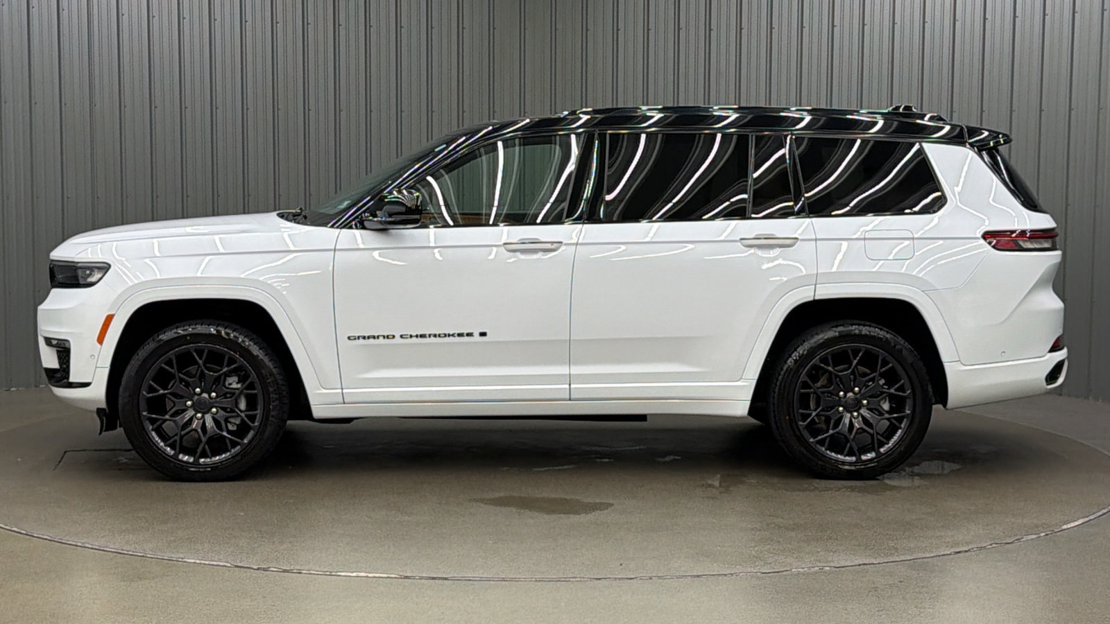 Used 2025 Jeep Grand Cherokee L Summit w/ Obsidian Package AWD/4WD image 2