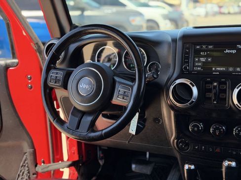 Used 2013 Jeep Wrangler Unlimited Sahara w/ Connectivity Group AWD/4WD image 9
