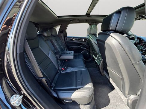 Used 2019 Porsche Cayenne Sport Utility 4D image 47