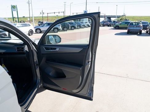 New 2026 Volkswagen Atlas Cross Sport SE image 14