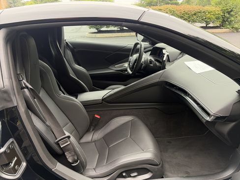 Used 2020 Chevrolet Corvette Stingray Coupe w/ 1LT RWD image 27