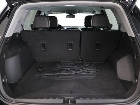 Used 2024 GMC Terrain SLT AWD/4WD image 32