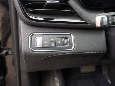 Used 2025 Buick Enclave Preferred image 17