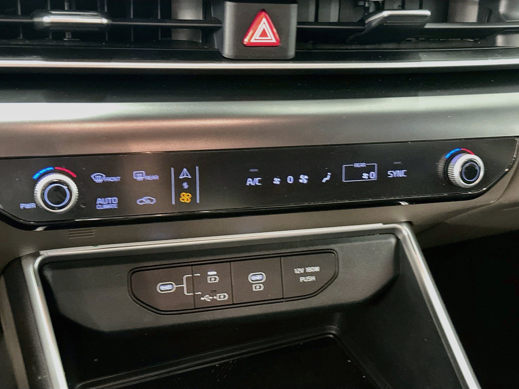 Used 2025 Kia Carnival FWD image 24