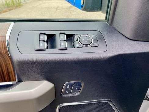 Used 2017 Ford F150 Lariat image 23