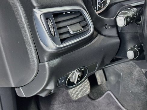 Used 2018 INFINITI QX30 w/ Cargo Package FWD image 10