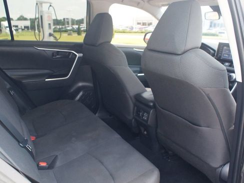 Used 2022 Toyota RAV4 LE AWD/4WD image 20