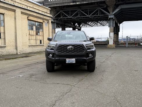 Used 2020 Toyota Tacoma TRD Off-Road w/ Blackout Package image 14