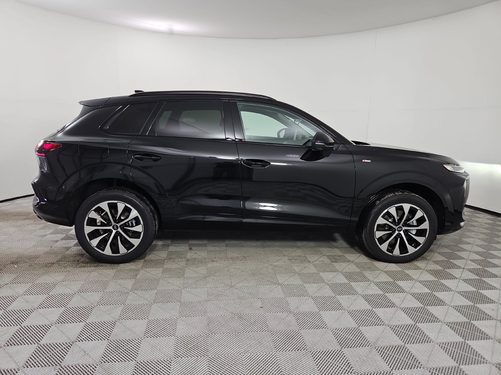 New 2026 Audi Q3 quattro 2.0T AWD/4WD image 8