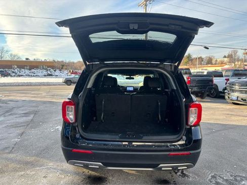 Used 2022 Ford Explorer XLT w/ Equipment Group 202A image 7