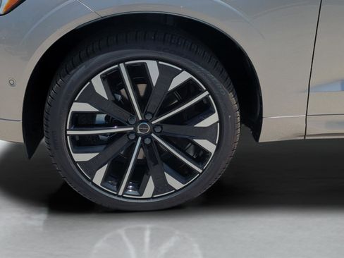 New 2026 Volvo XC60 B5 Ultra w/ Protection Package Premier image 24