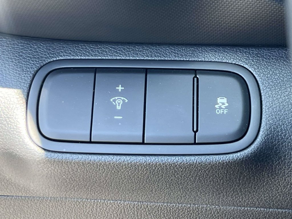 Used 2024 Hyundai Venue Limited FWD image 19