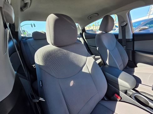 Used 2016 Hyundai Elantra SE image 11