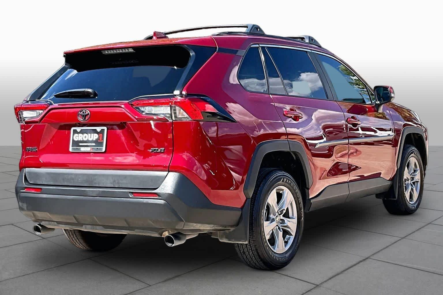 Used 2025 Toyota RAV4 XLE FWD image 12