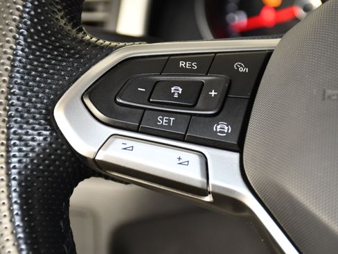 Used 2021 Volkswagen Atlas Cross Sport SE w/ Panoramic Sunroof Package FWD image 20