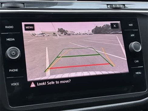 Used 2019 Volkswagen Tiguan SEL Premium image 32