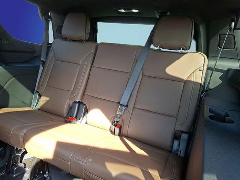 Used 2025 Chevrolet Tahoe High Country AWD/4WD image 7