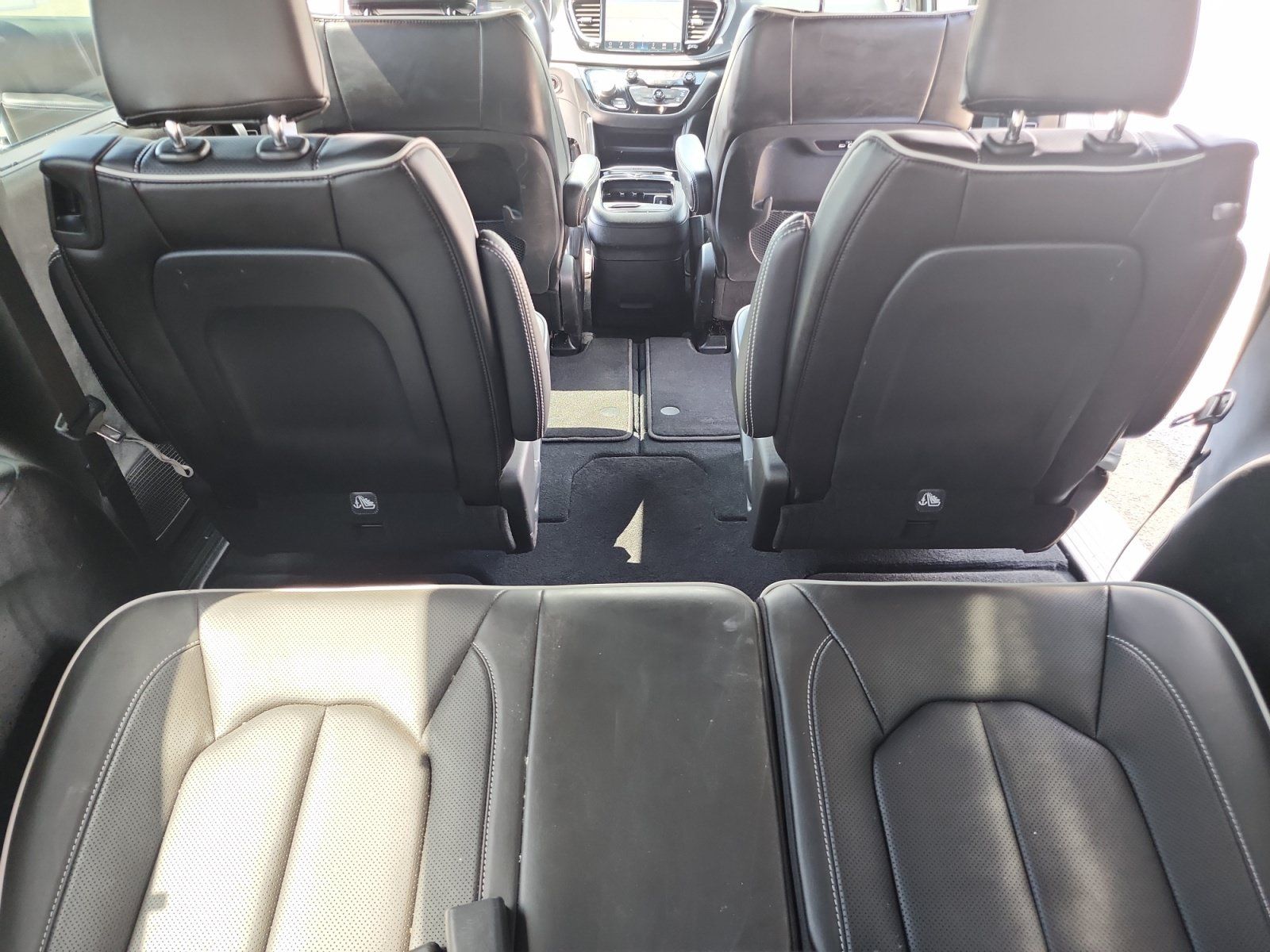 Used 2023 Chrysler Pacifica Limited w/ S Appearance Package FWD image 32
