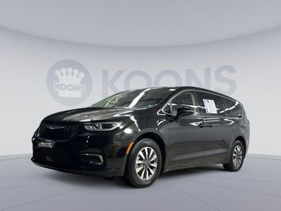 Used 2024 Chrysler Pacifica Select