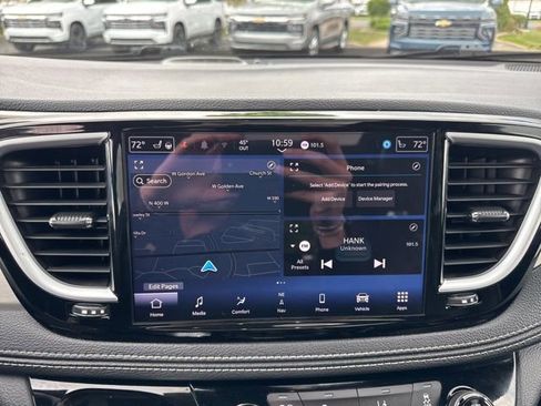 Used 2024 Chrysler Pacifica Premium FWD image 26