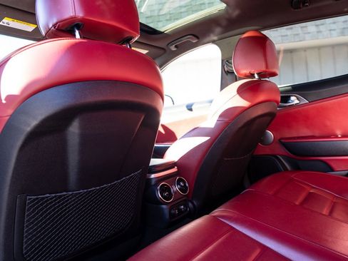 Used 2019 Kia Stinger GT2 image 31