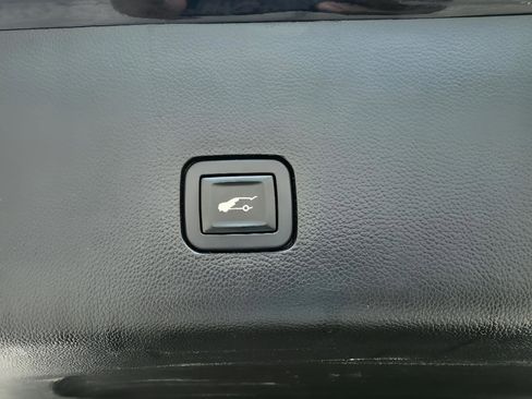 Used 2018 Chevrolet Traverse Premier w/ Redline Edition FWD image 16