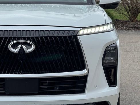 Used 2025 INFINITI QX80 Sensory image 7