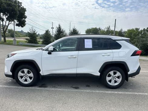 Used 2021 Toyota RAV4 XLE AWD/4WD image 2