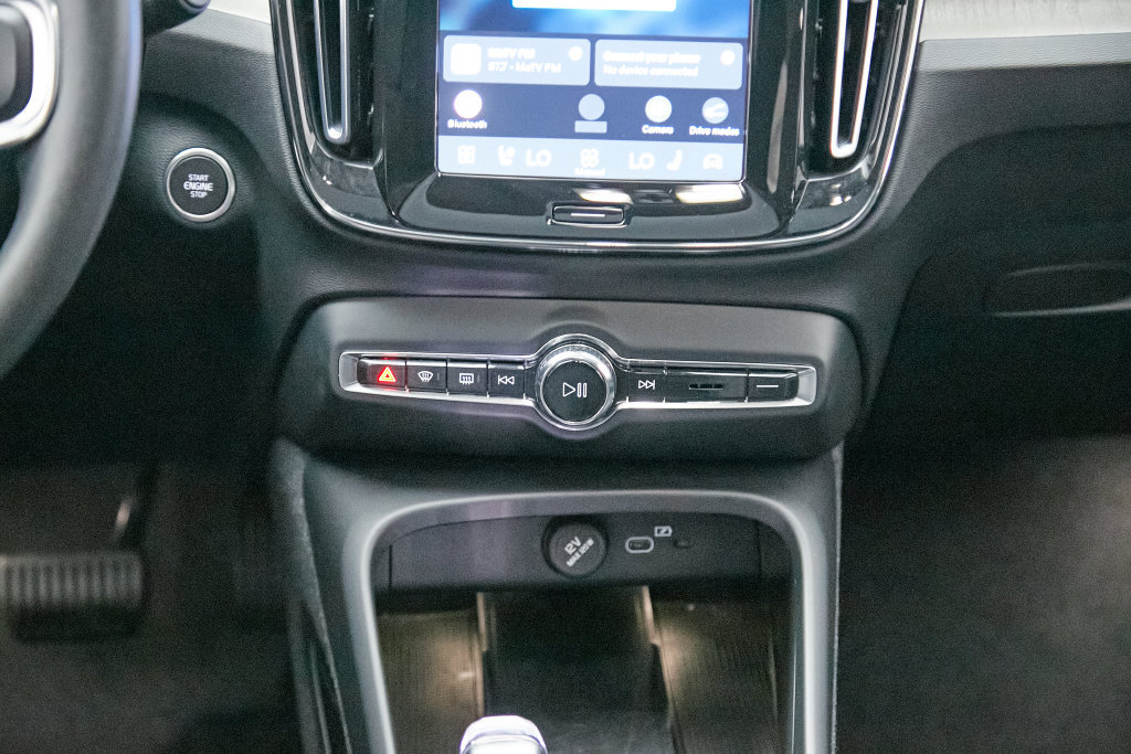 Certified 2023 Volvo XC40 B5 Ultimate w/ Protection Package Premier AWD/4WD image 26