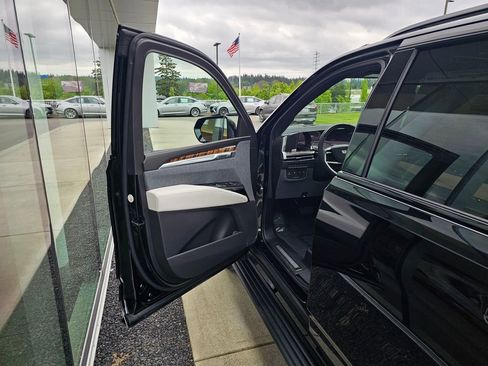 New 2026 Cadillac Escalade Platinum Sport AWD/4WD image 21
