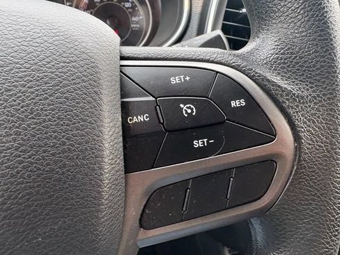 Used 2019 Jeep Cherokee Latitude w/ Popular Appearance Group AWD/4WD image 25