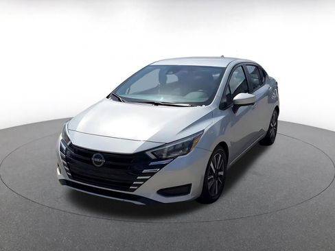 Used 2025 Nissan Versa SV FWD image 4