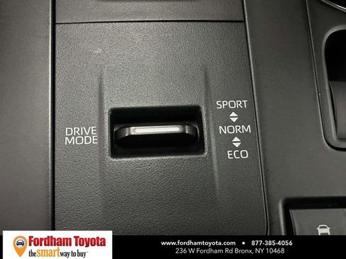 Used 2022 Toyota Highlander XLE AWD/4WD image 31