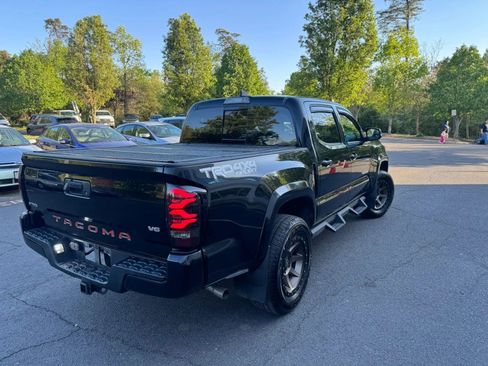 Used 2017 Toyota Tacoma TRD Sport w/ Tow Package (A/T) image 5