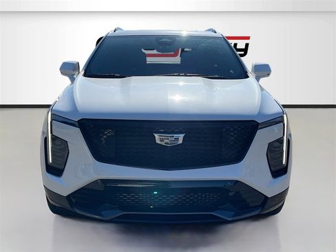 Used 2024 Cadillac XT4 Sport image 2