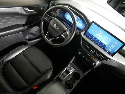 Used 2025 Ford Escape Platinum image 9