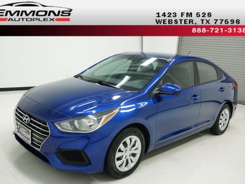 Used 2022 Hyundai Accent SE w/ Cargo Package FWD image 1