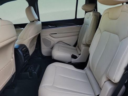 Used 2025 Jeep Grand Cherokee L Limited RWD image 7