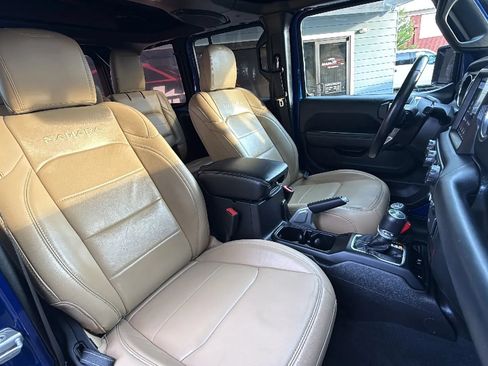 Used 2018 Jeep Wrangler Unlimited Sahara AWD/4WD image 24