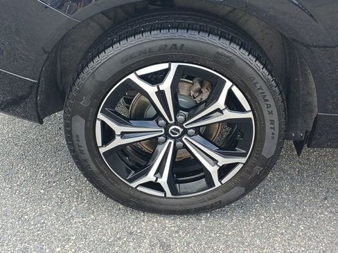 Used 2022 Volvo XC60 B5 Momentum w/ Advanced Package image 28